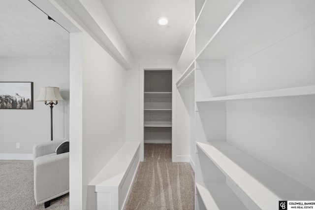 6433 Thunderbird Circle, Lincoln, NE 68512