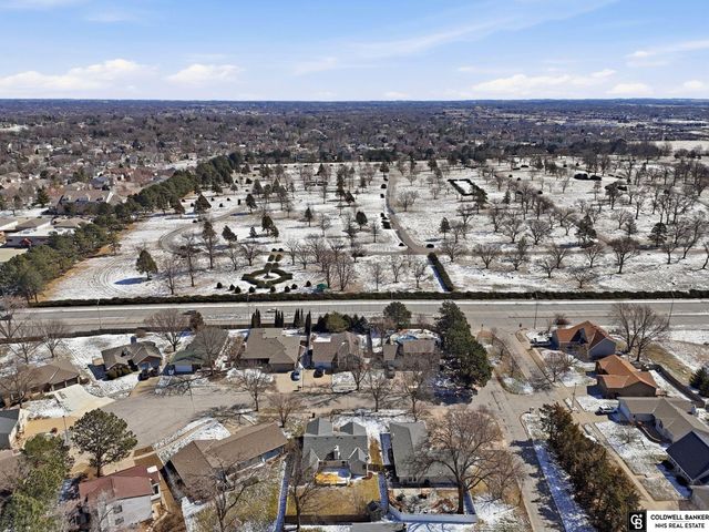 6433 Thunderbird Circle, Lincoln, NE 68512