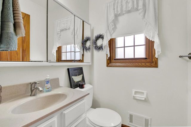 766 Kingston COURT, Hartland, WI 53029