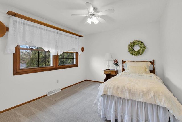 766 Kingston COURT, Hartland, WI 53029