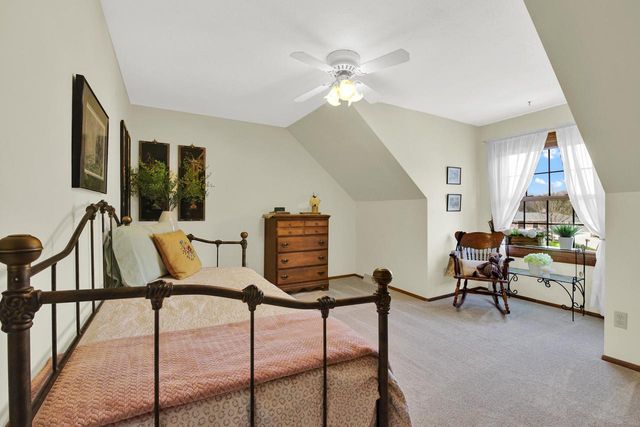 766 Kingston COURT, Hartland, WI 53029