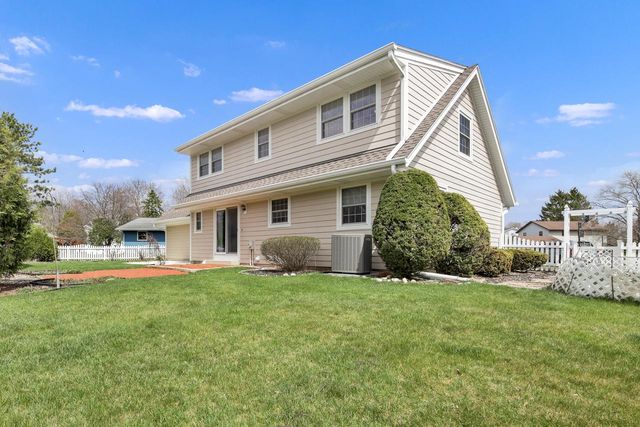 766 Kingston COURT, Hartland, WI 53029