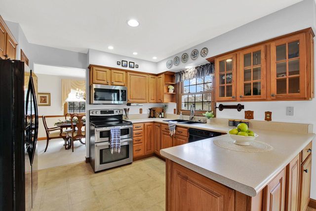 766 Kingston COURT, Hartland, WI 53029