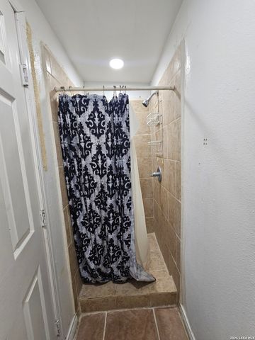 121 Hess, San Antonio, TX 78212