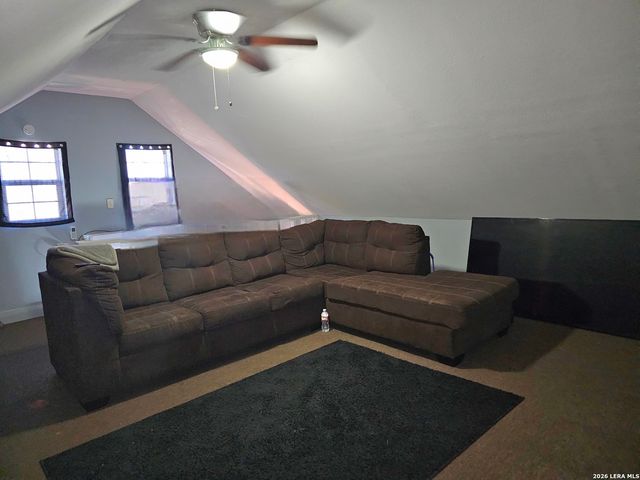 121 Hess, San Antonio, TX 78212