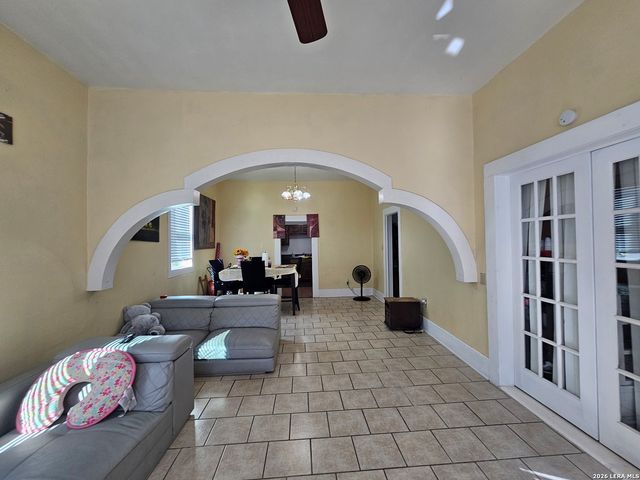 121 Hess, San Antonio, TX 78212