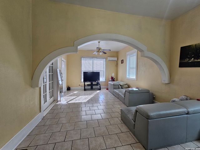 121 Hess, San Antonio, TX 78212