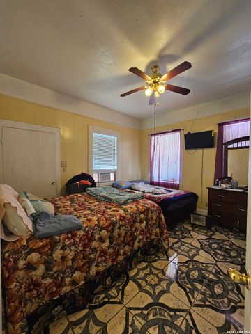 121 Hess, San Antonio, TX 78212