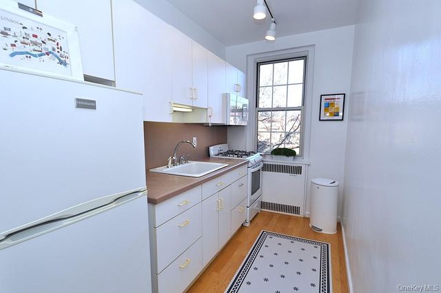 253 Garth Road 6J, Scarsdale, NY 10583