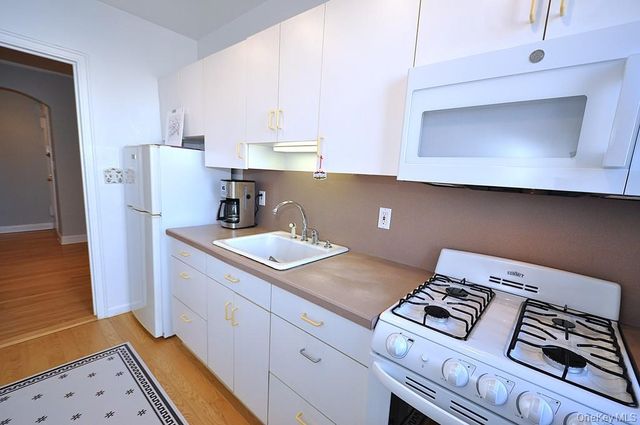 253 Garth Road 6J, Scarsdale, NY 10583