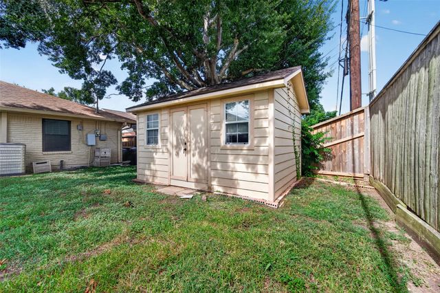 5411 Spellman Road, Houston, TX 77096