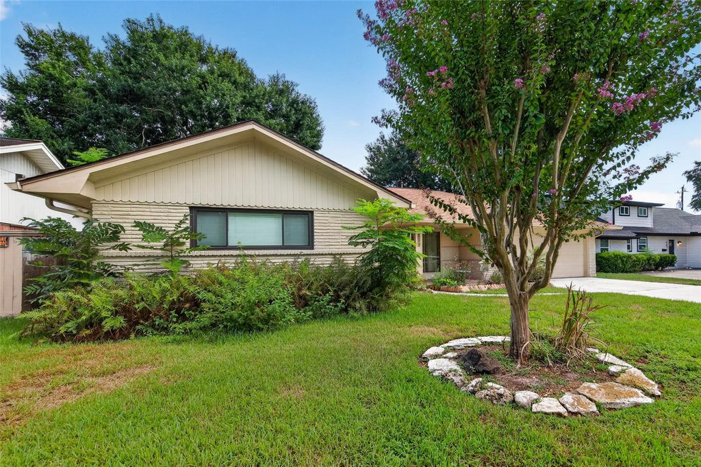 5411 Spellman Road, Houston, TX 77096
