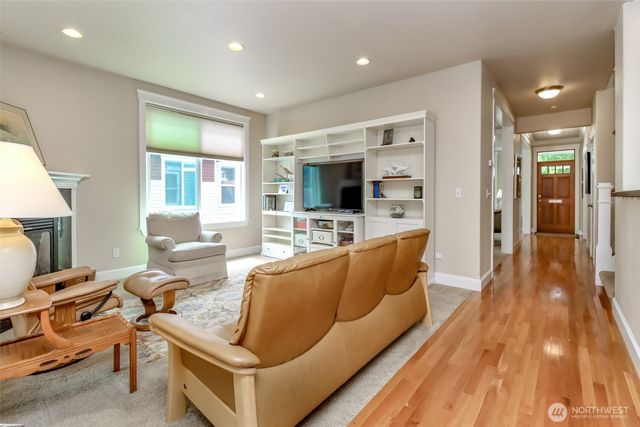 417 4th Street NE, Puyallup, WA 98372