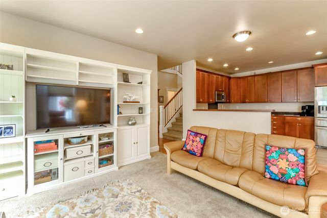 417 4th Street NE, Puyallup, WA 98372