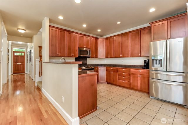 417 4th Street NE, Puyallup, WA 98372