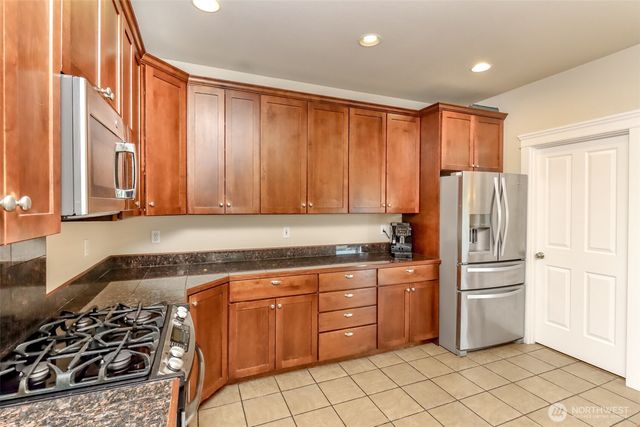 417 4th Street NE, Puyallup, WA 98372
