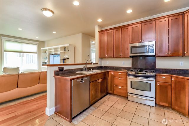 417 4th Street NE, Puyallup, WA 98372