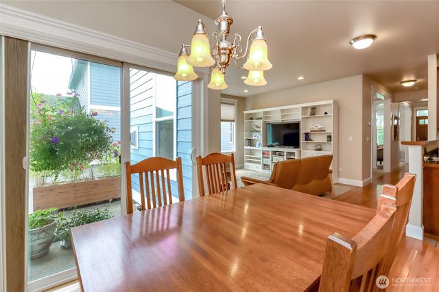 417 4th Street NE, Puyallup, WA 98372