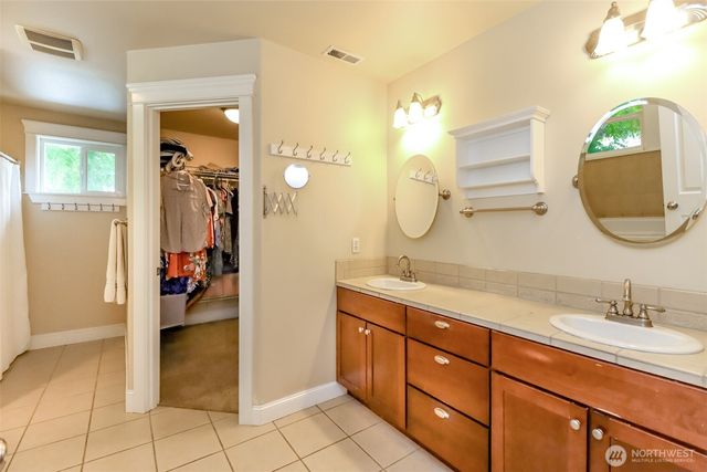 417 4th Street NE, Puyallup, WA 98372