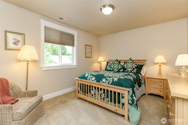 417 4th Street NE, Puyallup, WA 98372