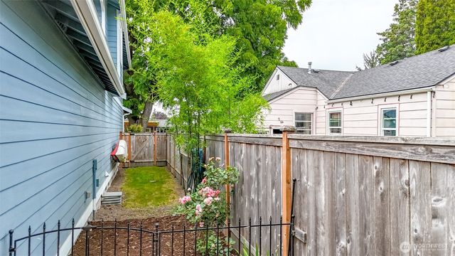 417 4th Street NE, Puyallup, WA 98372