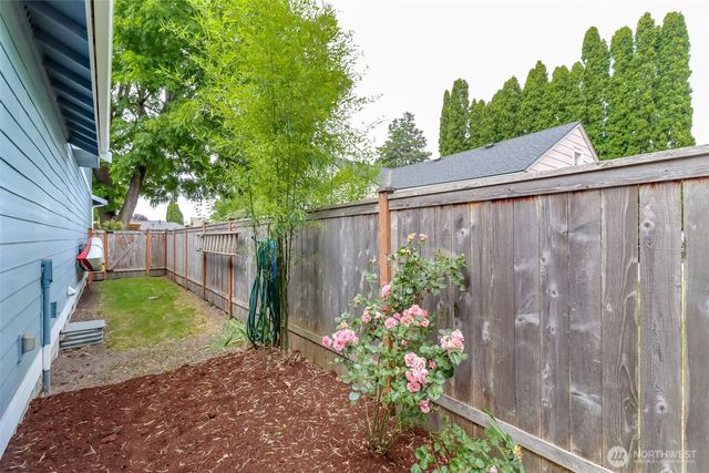 417 4th Street NE, Puyallup, WA 98372