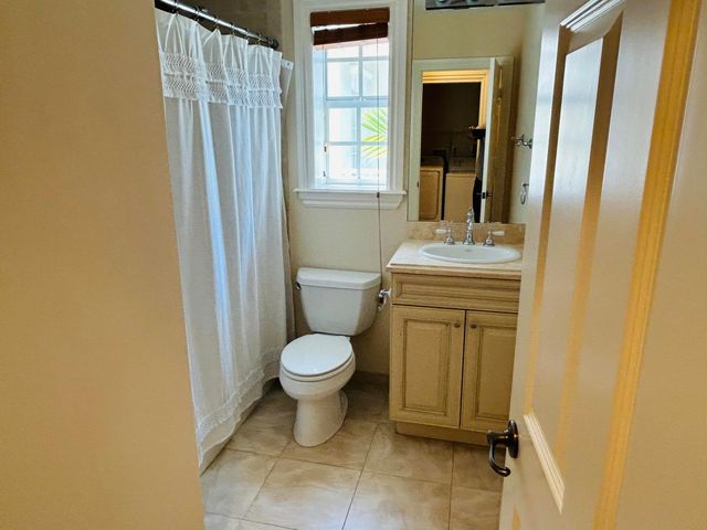 1750 NE 12th Street, Fort Lauderdale, FL 33304