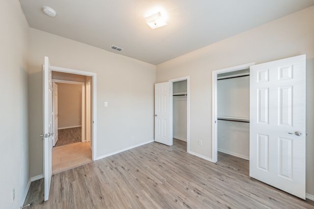 643 Alexander Street, Grand Prairie, TX 75051