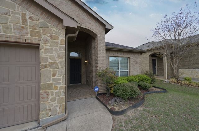 643 Alexander Street, Grand Prairie, TX 75051