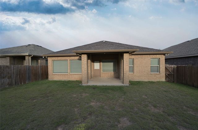 643 Alexander Street, Grand Prairie, TX 75051