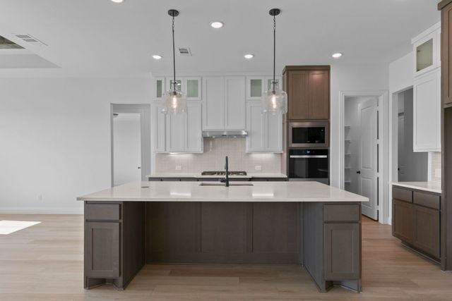 1099 Paradise Parkway, Poolville, TX 76487