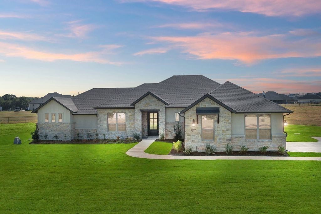 1099 Paradise Parkway, Poolville, TX 76487