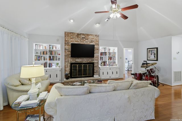 6319 Lakewood Park, Windcrest, TX 78239