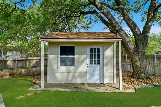 6319 Lakewood Park, Windcrest, TX 78239