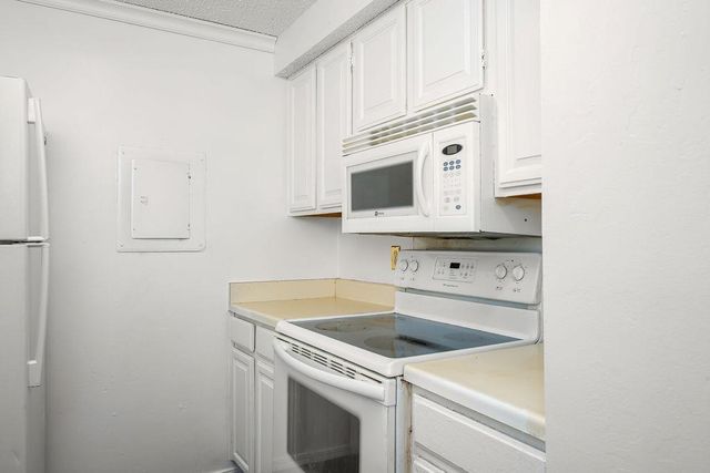 11130 Stratford Drive 414, Oklahoma City, OK 73120