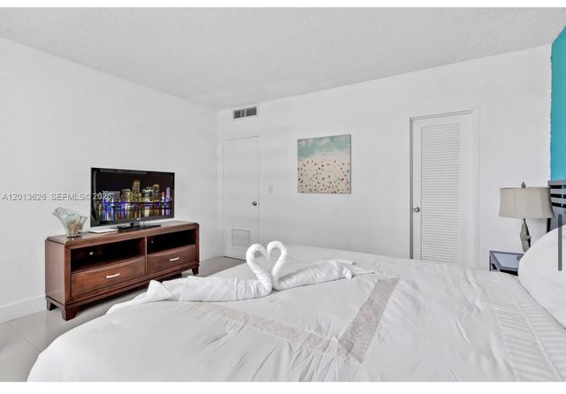 4001 S Ocean Dr 7B, Hollywood, FL 33019