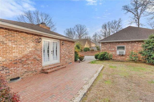 471 W Hunting Ridge Drive, Thomasville, NC 27360