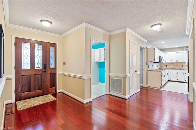 471 W Hunting Ridge Drive, Thomasville, NC 27360