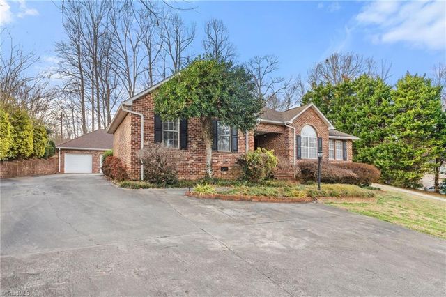 471 W Hunting Ridge Drive, Thomasville, NC 27360