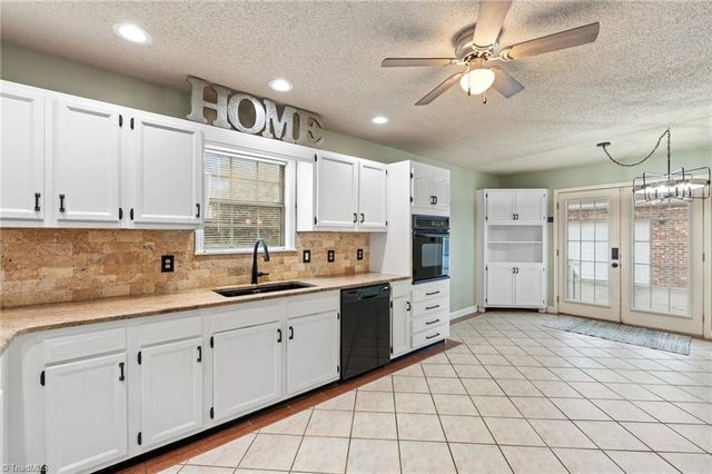 471 W Hunting Ridge Drive, Thomasville, NC 27360