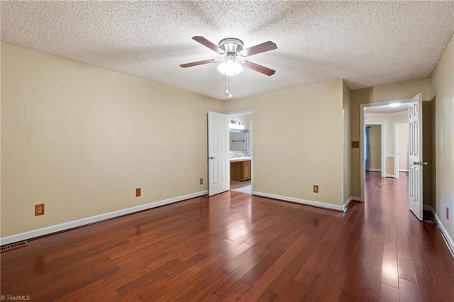 471 W Hunting Ridge Drive, Thomasville, NC 27360