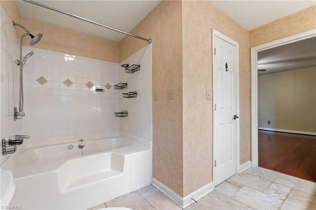 471 W Hunting Ridge Drive, Thomasville, NC 27360