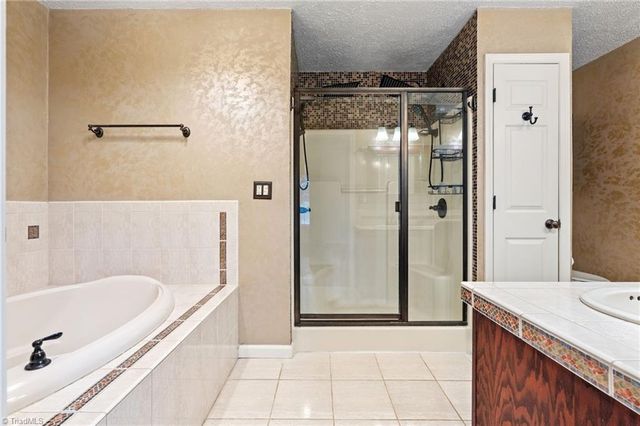 471 W Hunting Ridge Drive, Thomasville, NC 27360