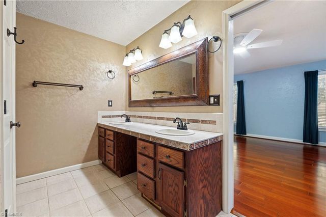 471 W Hunting Ridge Drive, Thomasville, NC 27360