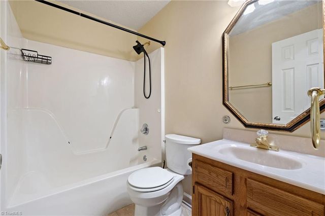 471 W Hunting Ridge Drive, Thomasville, NC 27360