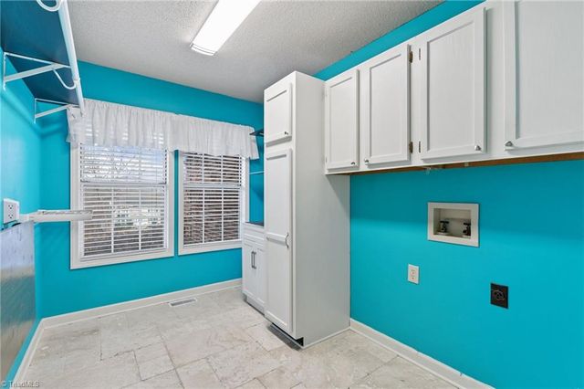 471 W Hunting Ridge Drive, Thomasville, NC 27360