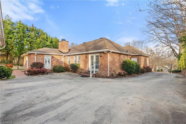 471 W Hunting Ridge Drive, Thomasville, NC 27360