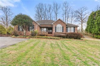 471 W Hunting Ridge Drive, Thomasville, NC 27360