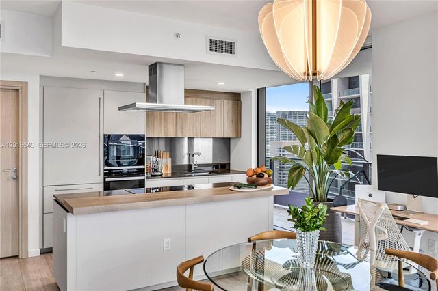 1000 Brickell Plz 4601, Miami, FL 33131