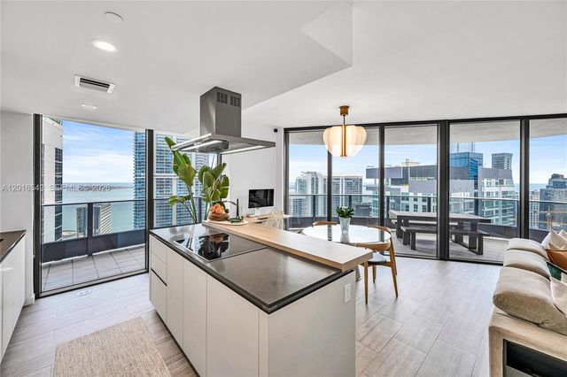 1000 Brickell Plz 4601, Miami, FL 33131